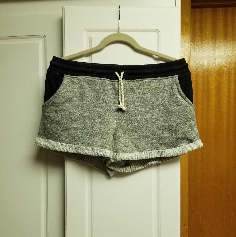 👙Forever 21 Contemporary drawstring shorts with front pockets
